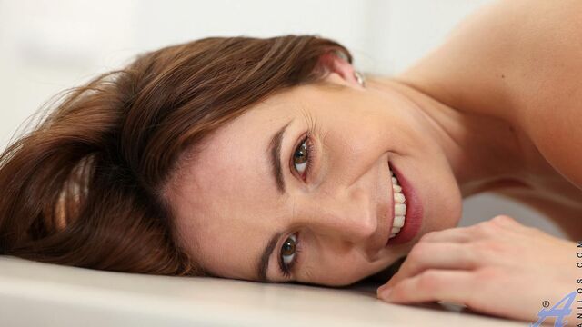 Anilos - acción de posando