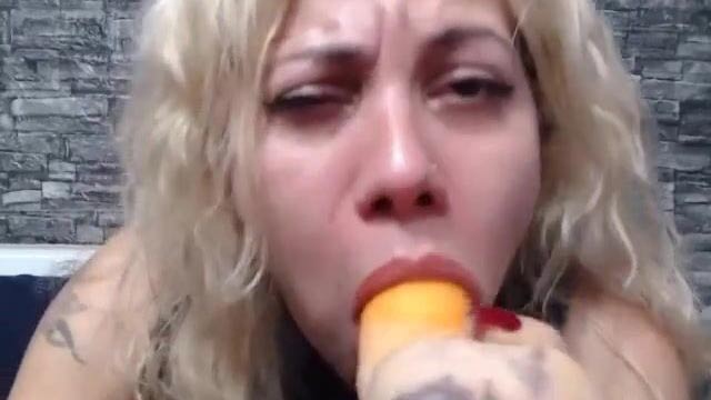 Streghetta amante in videata giocare con il cazzo