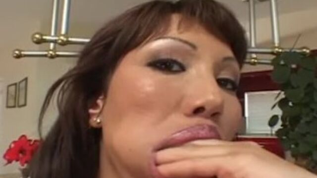 Depilada safado com macia Ava Devine e Andrew Andretti do Asian Addiction