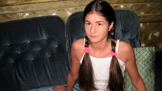 किशोर दृश्य Young Libertines से मनोहर Nessa Shine के साथ