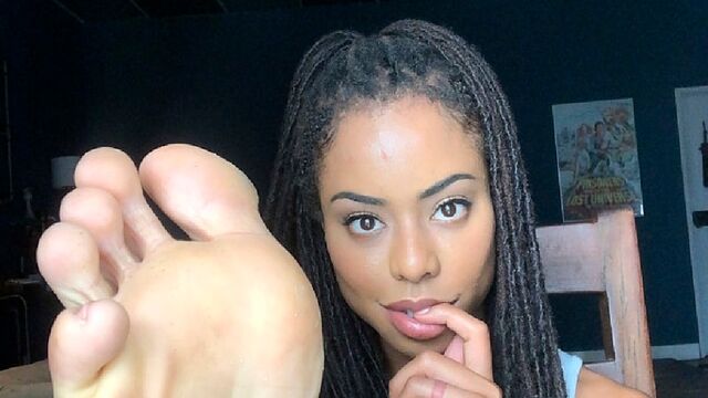 Analized - azione tette di media grandezza