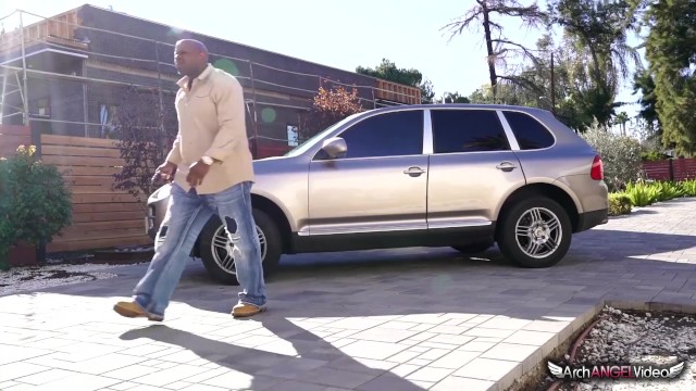 Archangel Video प्रस्तुत करता है Cali Carter का त्रिगुट क्रिया