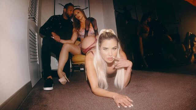 Sexe baise sur le côté de Caitlin et Skylar