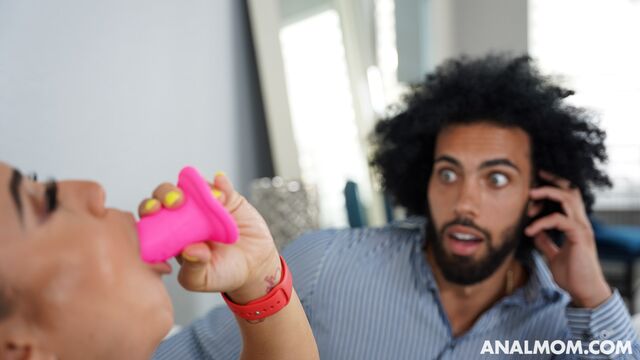 Voluttuosa Carmela Clutch - scena cowgirl - Anal Mom