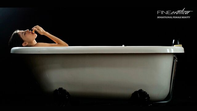 Mira pornografía con la picante Freckles Real