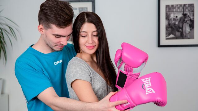 La sensual Julia Moon en tráiler de tetas de tamaño mediano