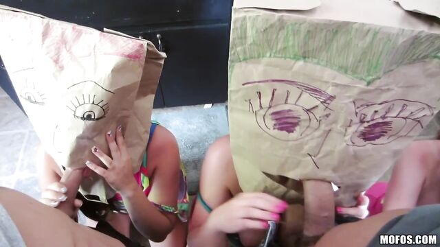 Mofos präsentiert Danika Dash's Teenie Sexstreifen