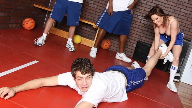 Ziemliche Diamond Foxxx in Milf Trailer