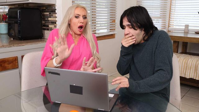 Mira clip con la indecente Anna Kolba