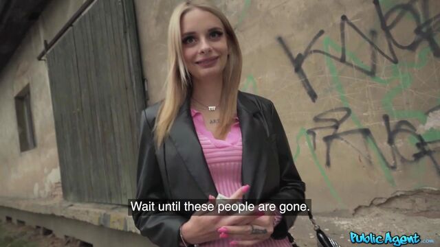 Fakehub presenta toma con las vaquera de Naomi Love