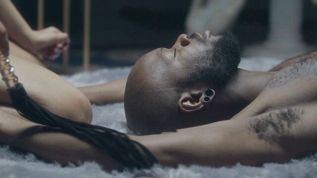 Lina Bembe in clip toys di Sex School Hub