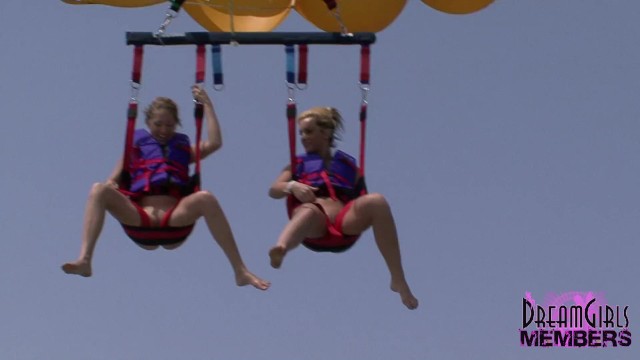 DreamGirls Members präsentiert Turteltaube's Boot Fickfilm