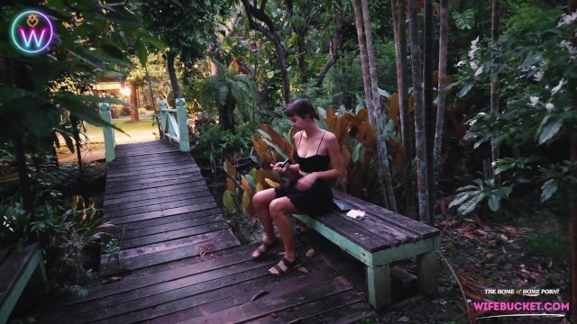 Wife Bucket presenta filmato amatoriale con capra