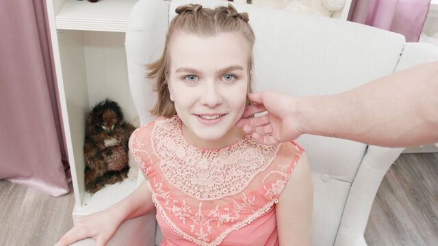 Lana Broks en escena de oral de Young Libertines