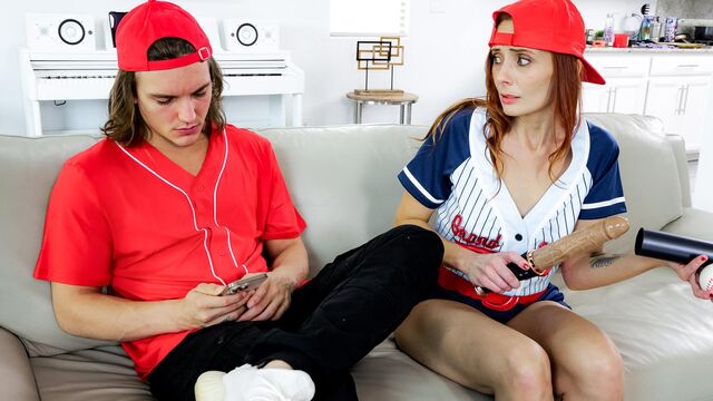 Watch pulchritudinous Holly Lace's clip