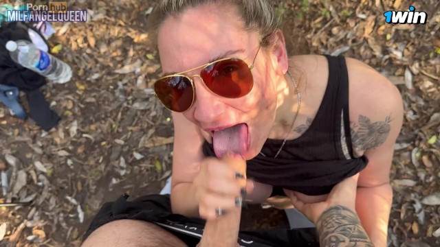 Eldesc0 और MilfAngelQueen का घर के बाहर दृश्य