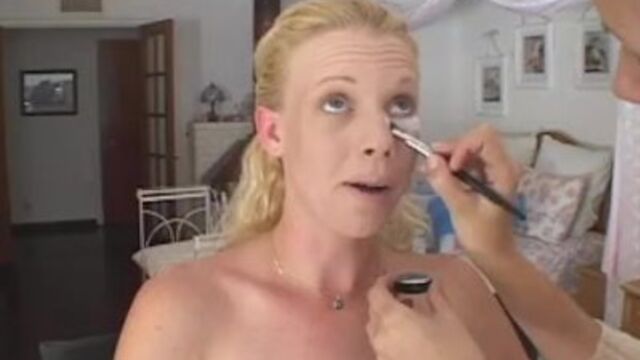 Freddie Elle dans action rasée de Real Anal Stories