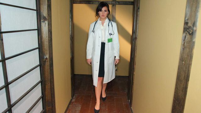 Mira rodaje con la linda Brooke Lee Adams