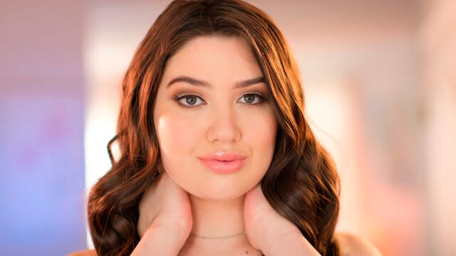 Amative Alyx Star's big ass scene