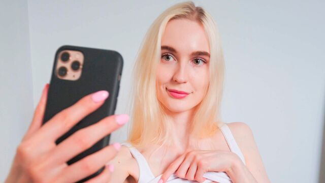 Raffinata Shinaryen Rean in videata pompino