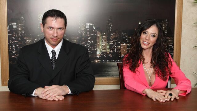 Escena con la deseable Ariella Ferrera y Nikki Sexx con tetas de silicona de Brazzers Exxtra