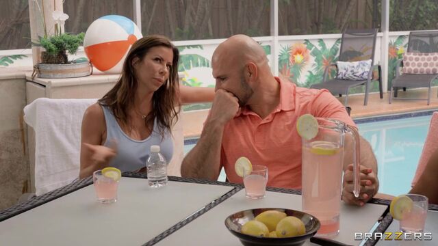 Alexis Fawx em vaqueira reversa vídeo no Brazzers Exxtra