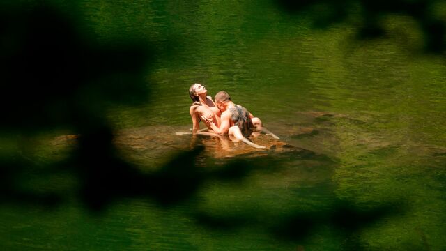 Infuocata Stacy Cruz in trailer vestita