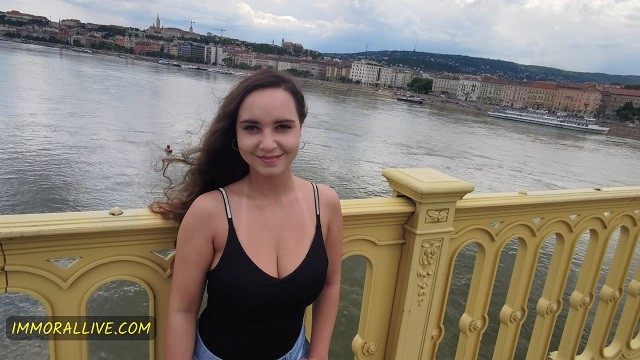 Bonny lovebird's big tits dirt