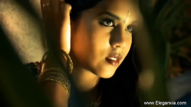 Extravagante Bimbo in Exotisch Fickfilm