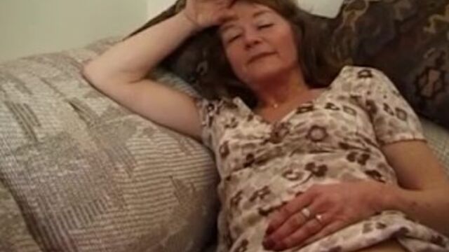 Bande-annonce chatte poilue de l'élégante porn star 