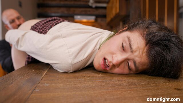 Amorosa Ella June - oscenità castana - Damn Tight