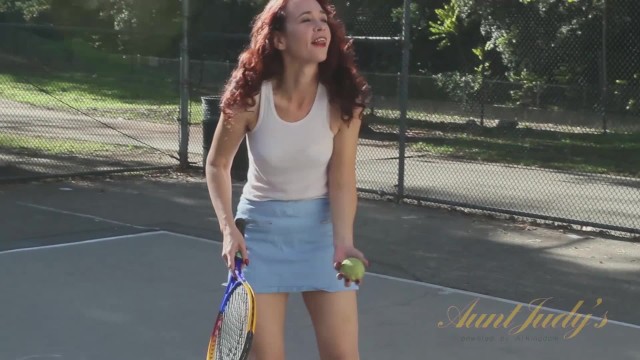 चकाचौंध  AJ में MILF लिंग