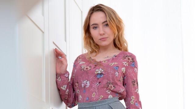 Porno de mamadas protagonizado por la insaciable Bella Mur