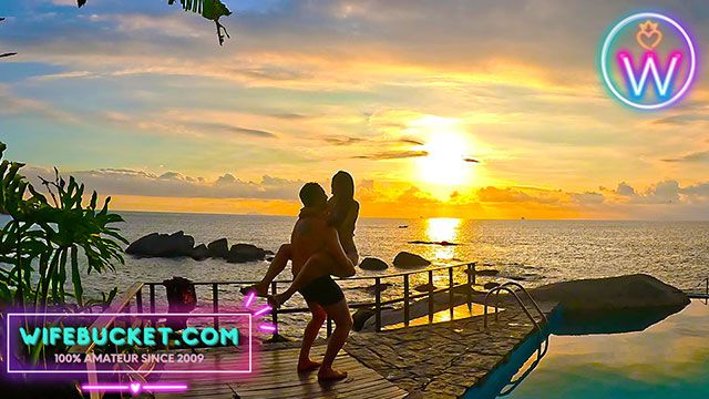 Regardez action de l'amusante aguicheuse