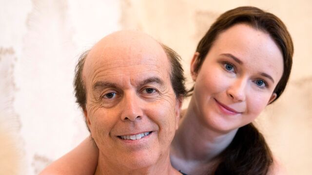 La gloriosa Sweetie Plum en clip de viejo vs joven