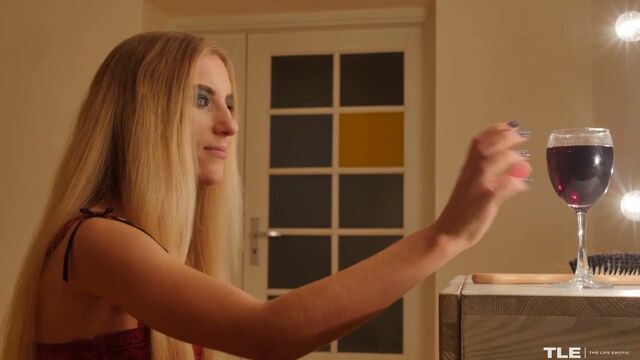 Impecável Kerry Bradshow em solo gravação