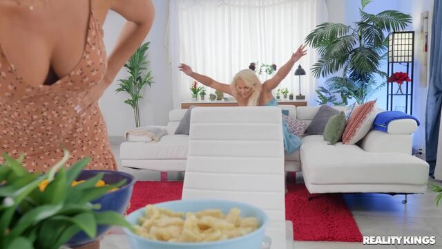 Verzückte Rachel und Phoenix's Fingern Pornofilm