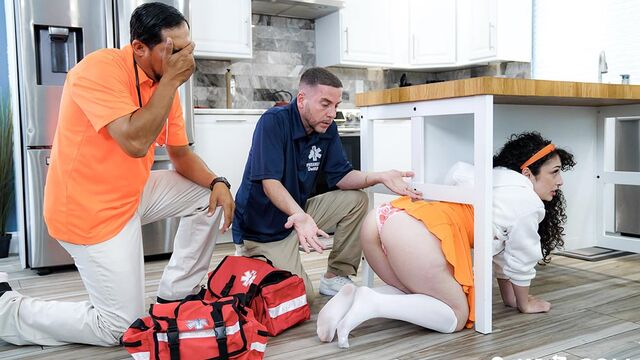 Porno par derrière de la jolie Sofie et Pixie 