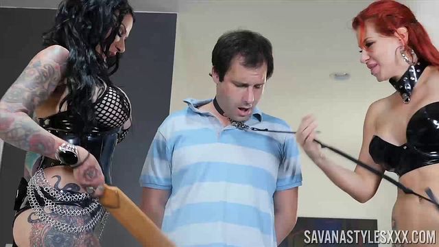 चित्ताकर्षक Savana और Jenevieve का पिटाई दृश्य