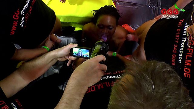 La douce débauchée en vedette dans contenu x plan à 3 avec 1 femme et 2 hommes