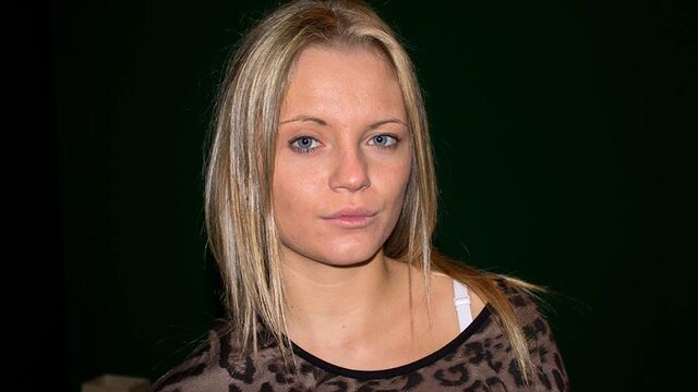 Vanda's handjob porn