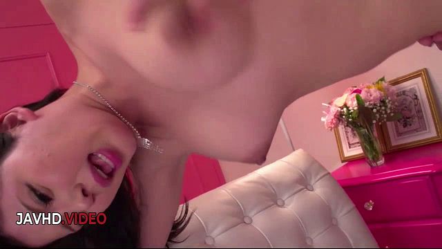 Risa Shimizu y Risa en acción de chupando coño de AV 69