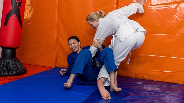 Siririca clipe com justa Katy Zachry e Elloise Arti do Young Lesbian Lovers