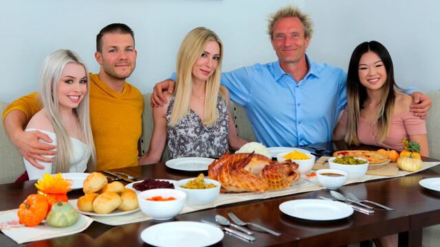 Mira adelanto con la energética Haley Spades y Lulu Chu