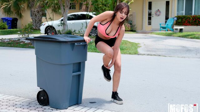 La tierna Marilyn Mansion en vídeo de sexo de lado