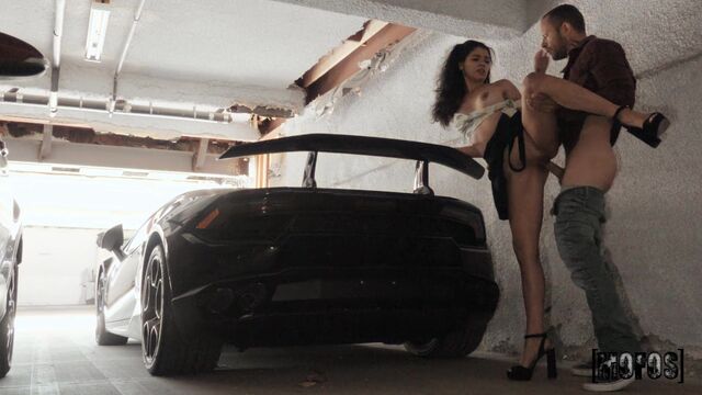 Trailer lunghi capelli con Harley