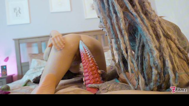 Contenido de estrella porno protagonizado por la ágil Stacy Bloom y Anuskatzz