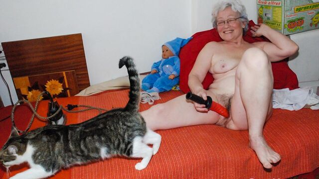 Agnes में बड़े स्तन क्लिप OmaHotel द्वारा