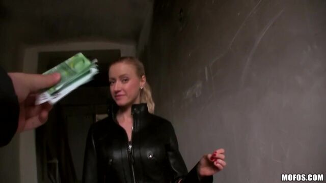 Mofos presenta tráiler con las misionero de Vicktoria Redd