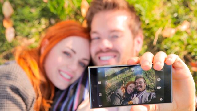 Pornografía de la inigualable Ella de tetas naturales 